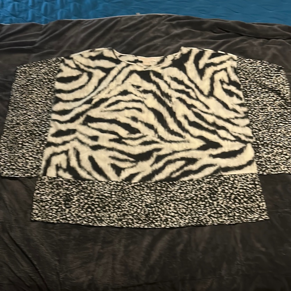 Michael Kors 1X kimono/butterfly sleeve top.